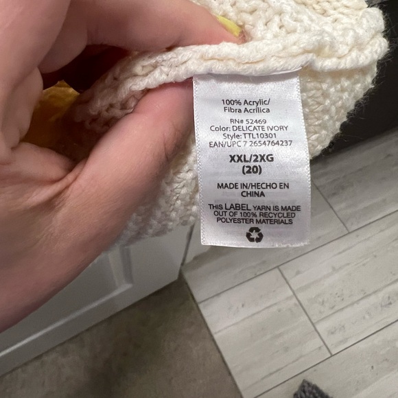 XXL off-white sweater - Picture 3 of 3